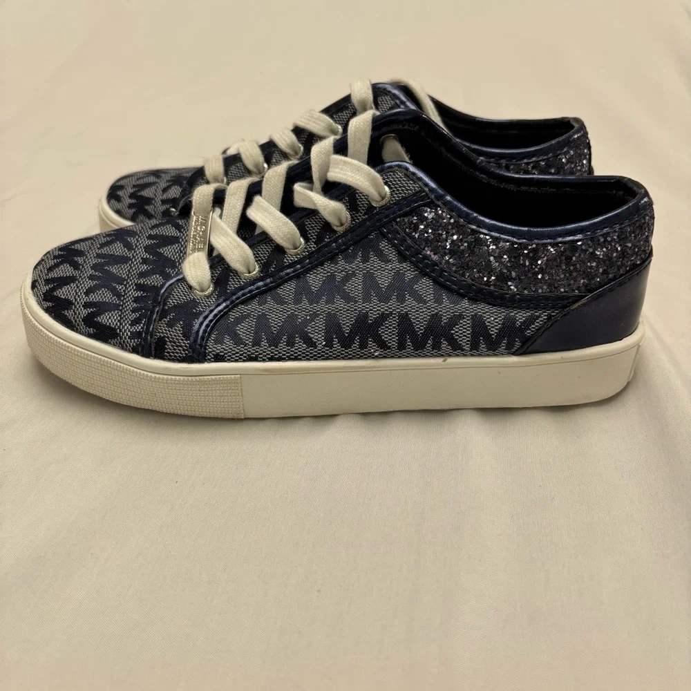 Michael Kors excellent gently